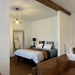 Un Petit Chateau Bed & Breakfast Lauzun