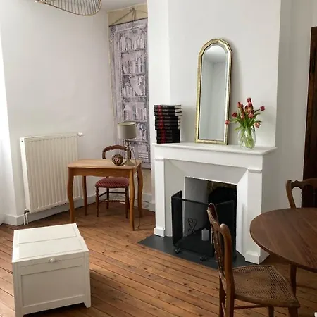 Un Petit Chateau Nocleg ze śniadaniem 3*