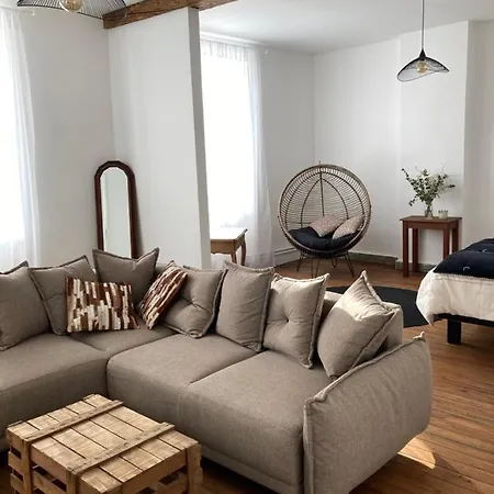 Un Petit Chateau Lauzun