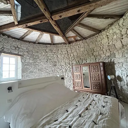 Un Petit Chateau Nocleg ze śniadaniem 3*