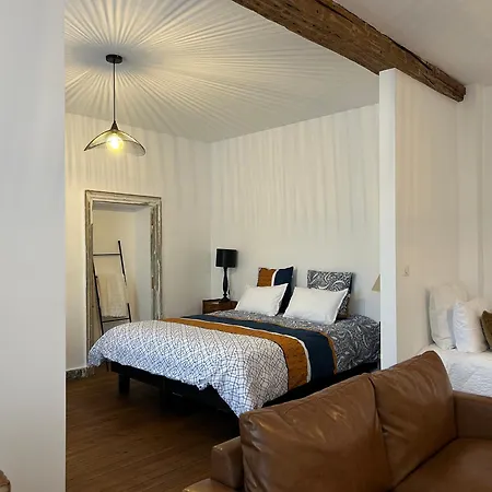 Un Petit Château Couette-café Lauzun