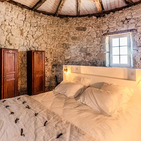 Un Petit Chateau Lauzun
