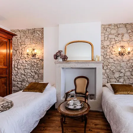 Un Petit Chateau Nocleg ze śniadaniem 3*