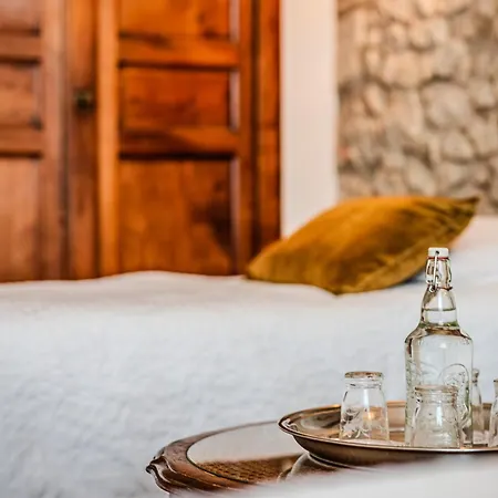 Un Petit Château Couette-café Lauzun