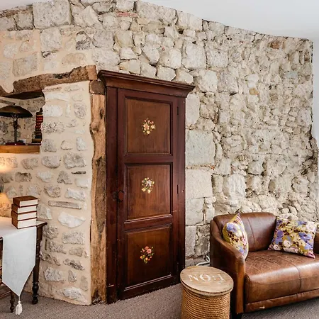 Un Petit Chateau *