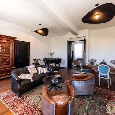 Un Petit Chateau Nocleg ze śniadaniem 3*
