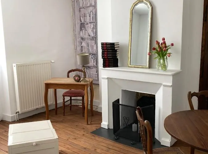 Un Petit Chateau Bed & Breakfast 3*