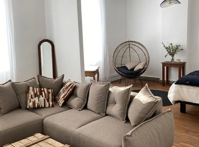 Un Petit Chateau Lauzun