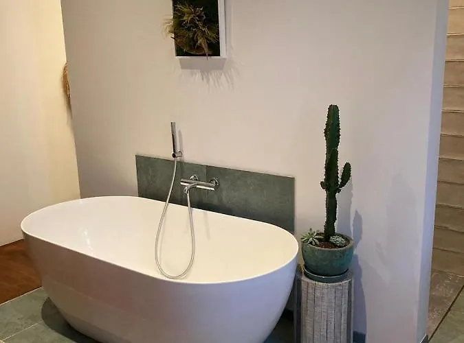 Un Petit Chateau Bed & Breakfast Lauzun