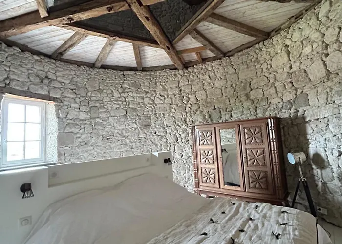 Un Petit Chateau Bed & Breakfast 3*