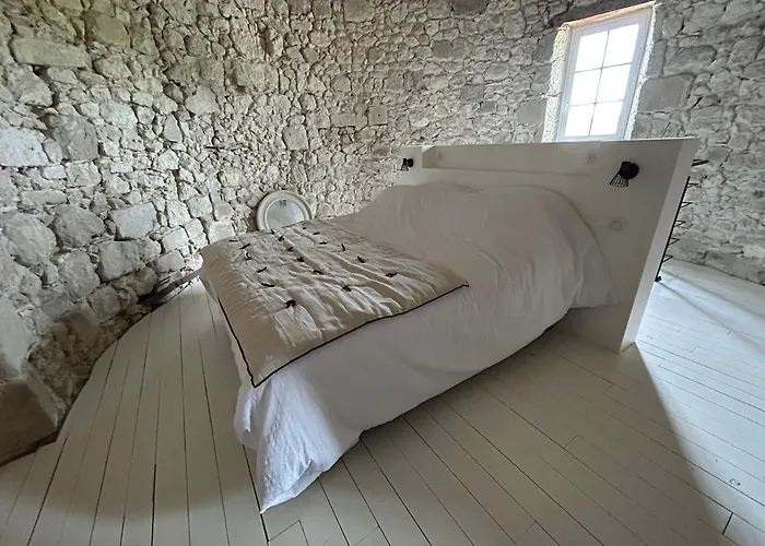 Un Petit Chateau Lauzun