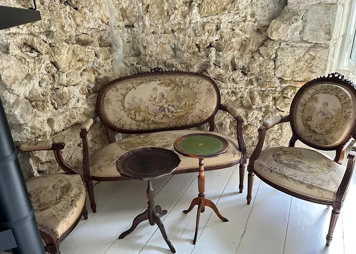 Un Petit Chateau Lauzun