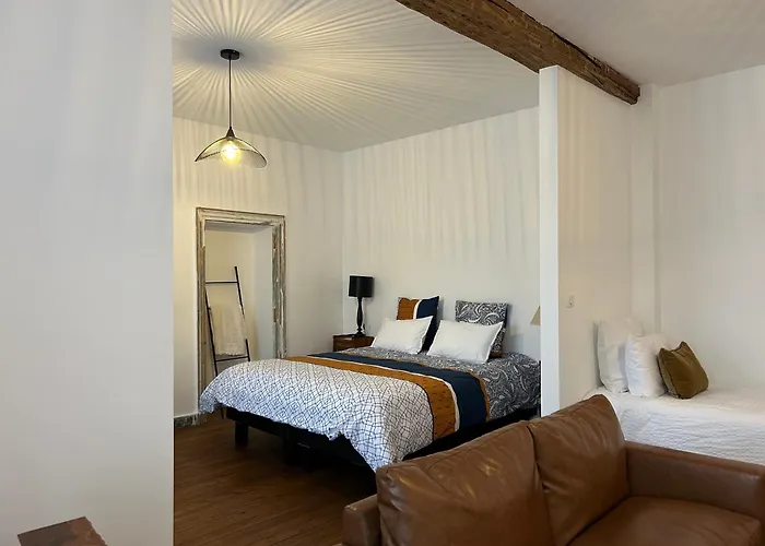 Un Petit Chateau Bed & Breakfast Lauzun