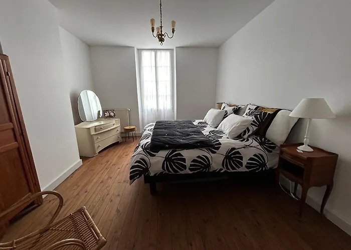 Un Petit Chateau Lauzun