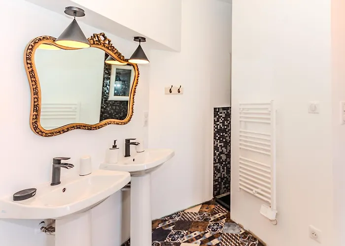 Un Petit Chateau Bed & Breakfast 3*