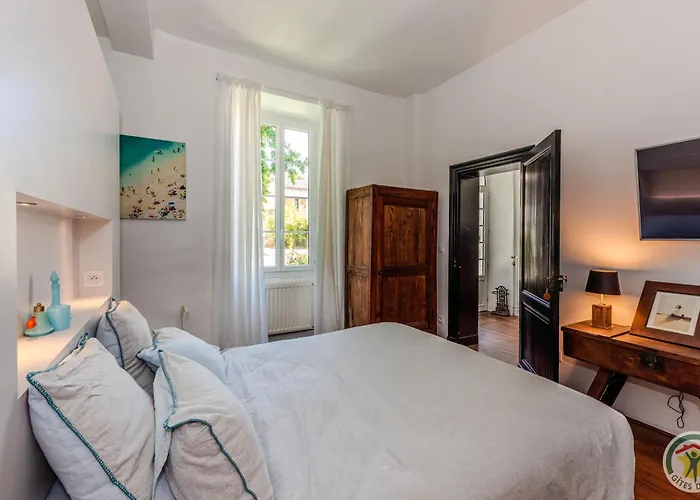 Un Petit Chateau Bed & Breakfast 3*