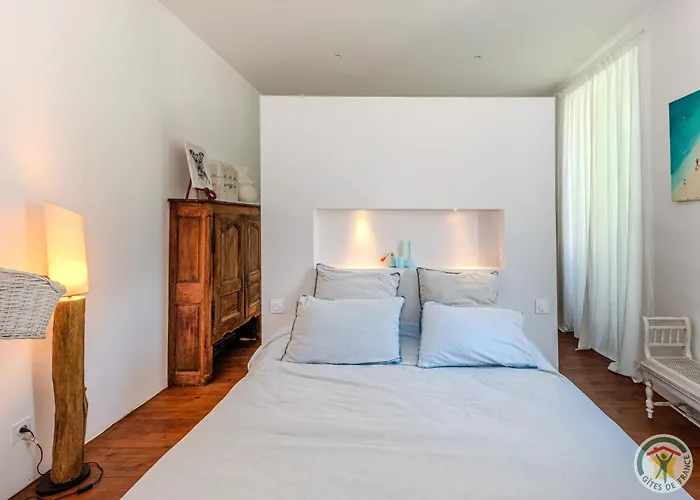 Un Petit Chateau Lauzun