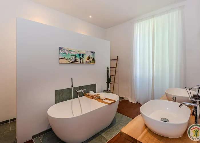 Un Petit Chateau Bed & Breakfast